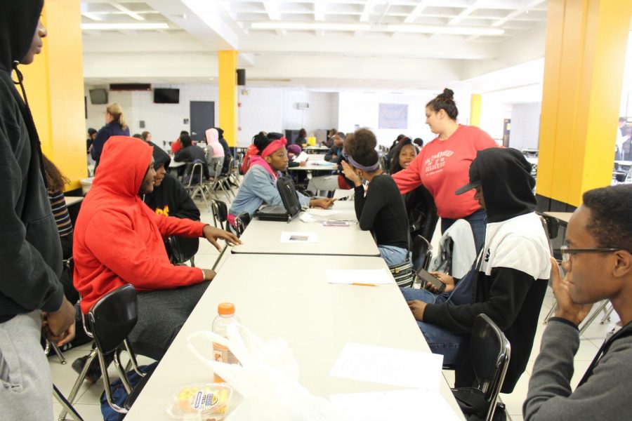 English students from multiple classes work together in the commons on a joint writing project. Activities like this might be impacted by a change in the schedule that shortens classes.