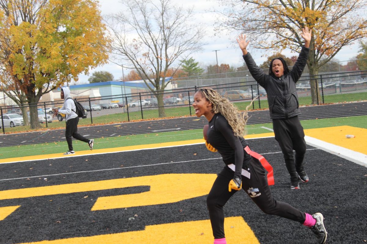 Seniors defeat Juniors in Powder Puff Matchup